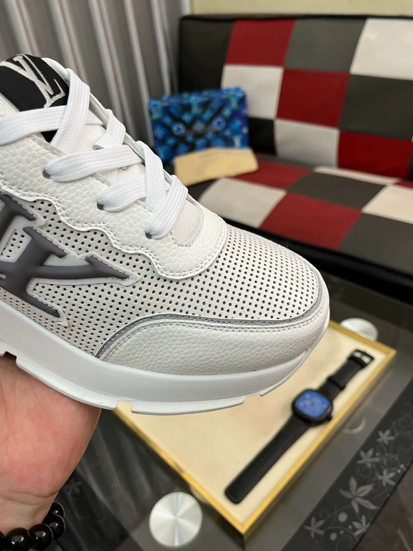 Men's shoes 💰440⌚️⌚️【LOUlS VUlTTON】Louis Vuitton ~ unique and casual style. LV counter purchasing 🏃casual shoes😍😍 are on sale at the men's counter at the same time. Italian imported brands select top-layer Italian cowhide. 🐑Sheepskin lining (refuses to discolor and rub feet) Sole: Original sole specially provided by the original factory 🎬Better in kind Code number: 38-446⃣️Color selection